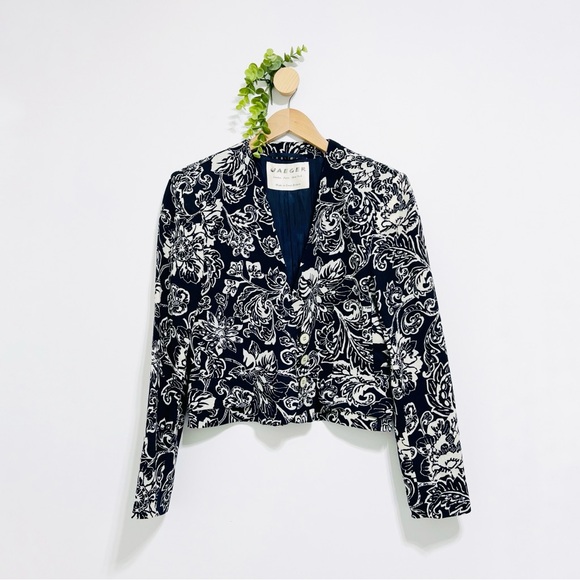 jaeger Jackets & Blazers - Vintage Jaeger 100% Pure Wool Cropped Navy & Cream Floral Blazer Jacket